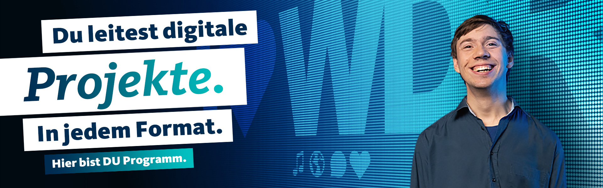 Mann vor LED-Wand mit Text